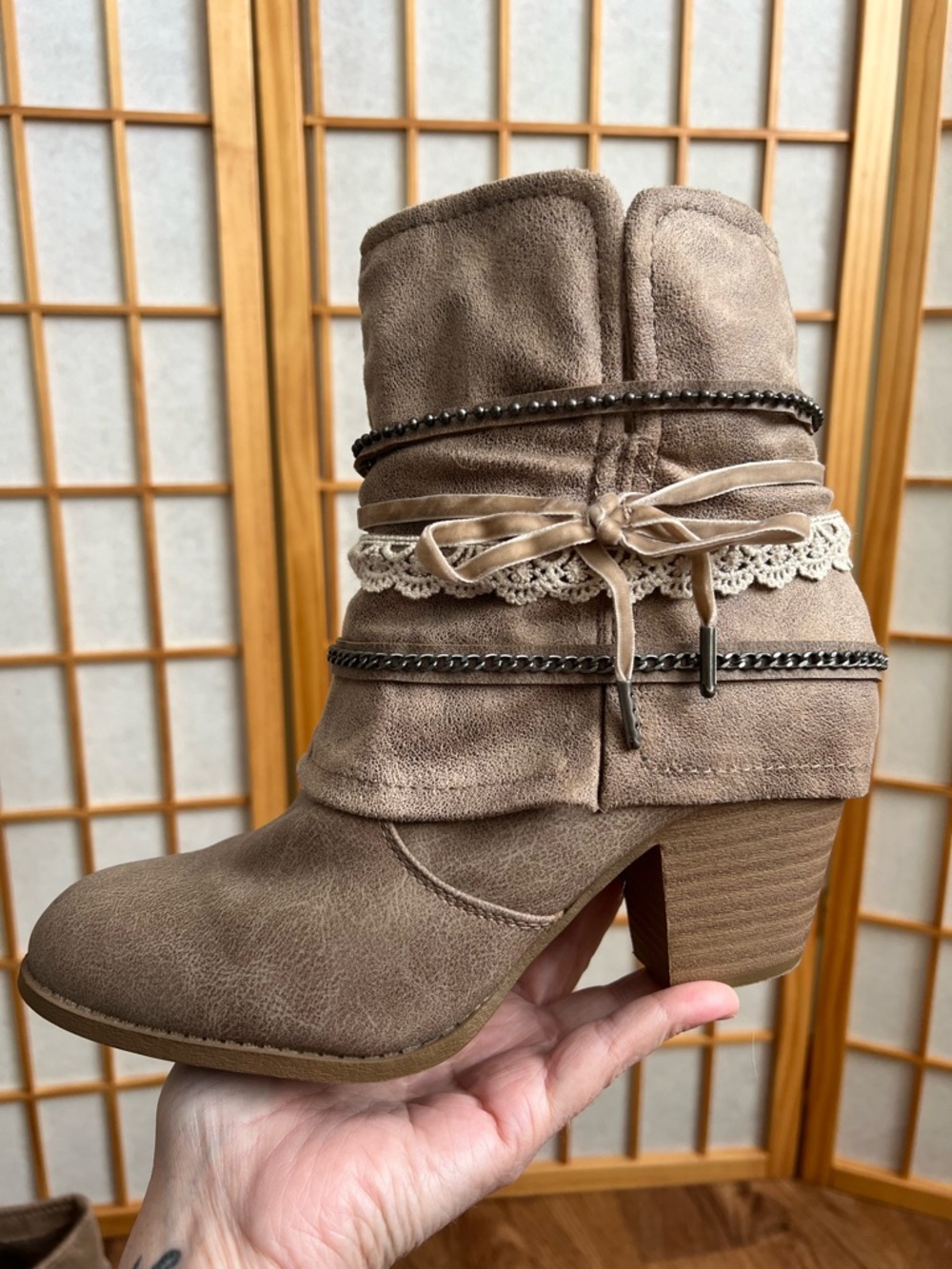 POP Boutique Boho Ankle Boots Taupe Lace Chain Detail Low Heel Size 10 - Picture 2 of 11